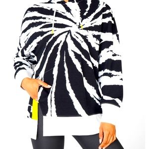 Hooded sweatshirt With side slit pocket